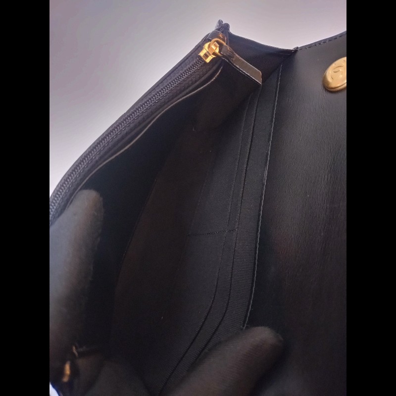 Chanel 金鍊金幣油蠟亮面皮革斜背小包-23