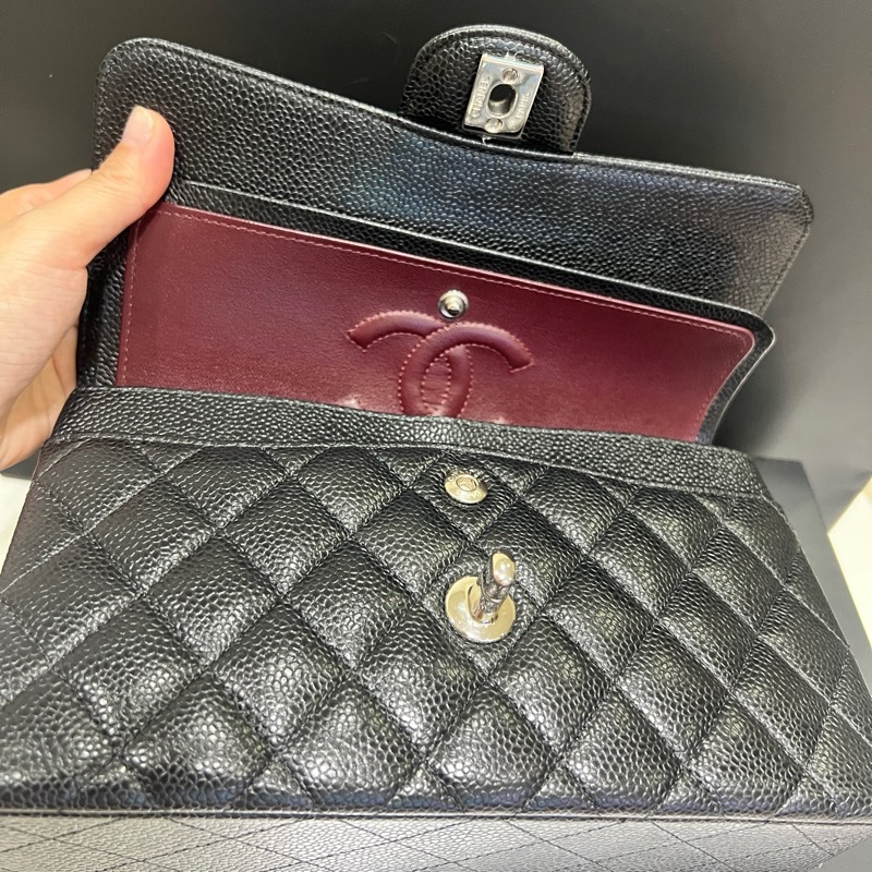 CHANEL Classic Flap bag 經典荔紋菱格23口蓋肩背包/鏈帶包(銀/黑)-2