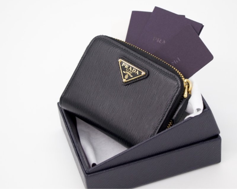 Prada 普拉達 SAFFIANO TRIANG 黑色 水波紋小牛皮 金色三角 LOGO 拉鍊卡夾 零錢包-2