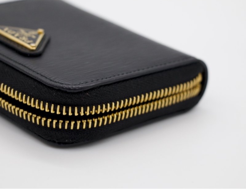 Prada 普拉達 SAFFIANO TRIANG 黑色 水波紋小牛皮 金色三角 LOGO 拉鍊卡夾 零錢包-5