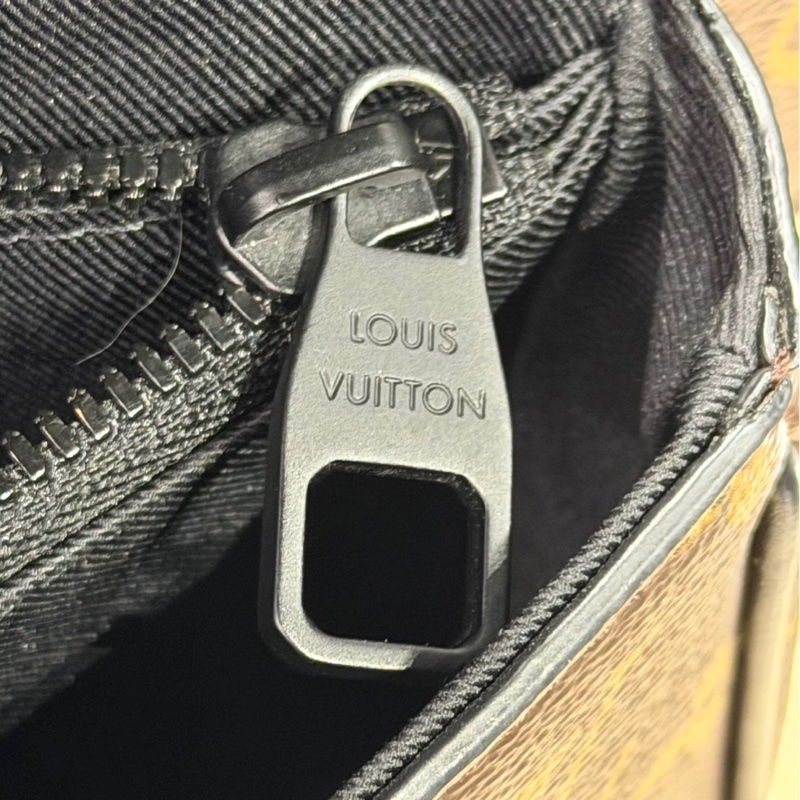Louis Vuitton LV S-Lock Sling 腰包-8