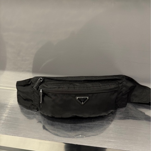 Prada 尼龍腰包