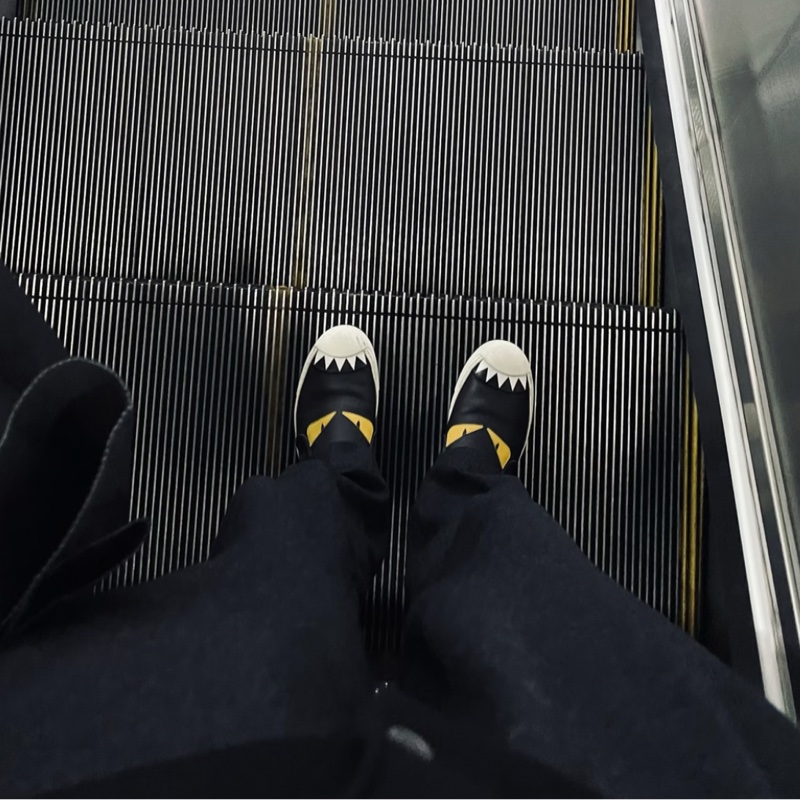 莉亞精品♡ FENDI 黃眼睛怪獸鞋37 二手-1