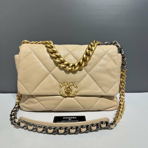 💖Chanel 19 bag 中號98新鍊帶肩背包 金釦超美💖母親節大優惠🉐 NT：119,000 氣質拉滿杏色羊皮 30*21*8.5
