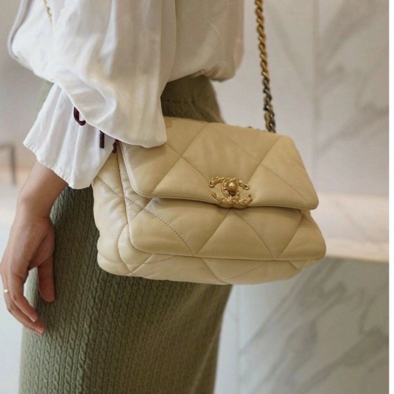💖Chanel 19 bag 中號98新鍊帶肩背包 金釦超美💖母親節大優惠🉐 NT:119,000 氣質拉滿杏色羊皮 30*21*8.5-6