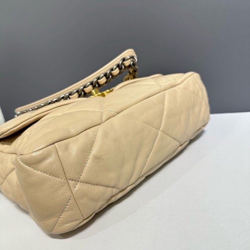 💖Chanel 19 bag 中號98新鍊帶肩背包 金釦超美💖母親節大優惠🉐 NT:119,000 氣質拉滿杏色羊皮 30*21*8.5-9