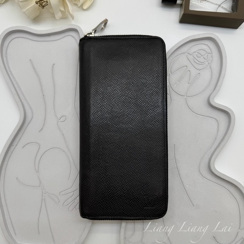 LOUIS VUITTON LV Taiga皮革拉鍊墨黑色長夾已