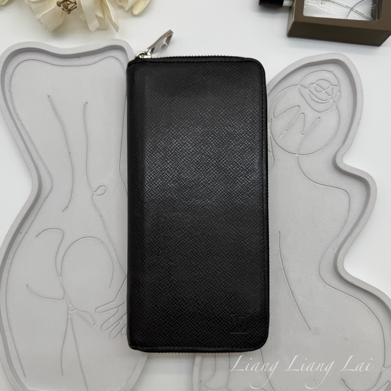 LOUIS VUITTON LV Taiga皮革拉鍊墨黑色長夾已-0