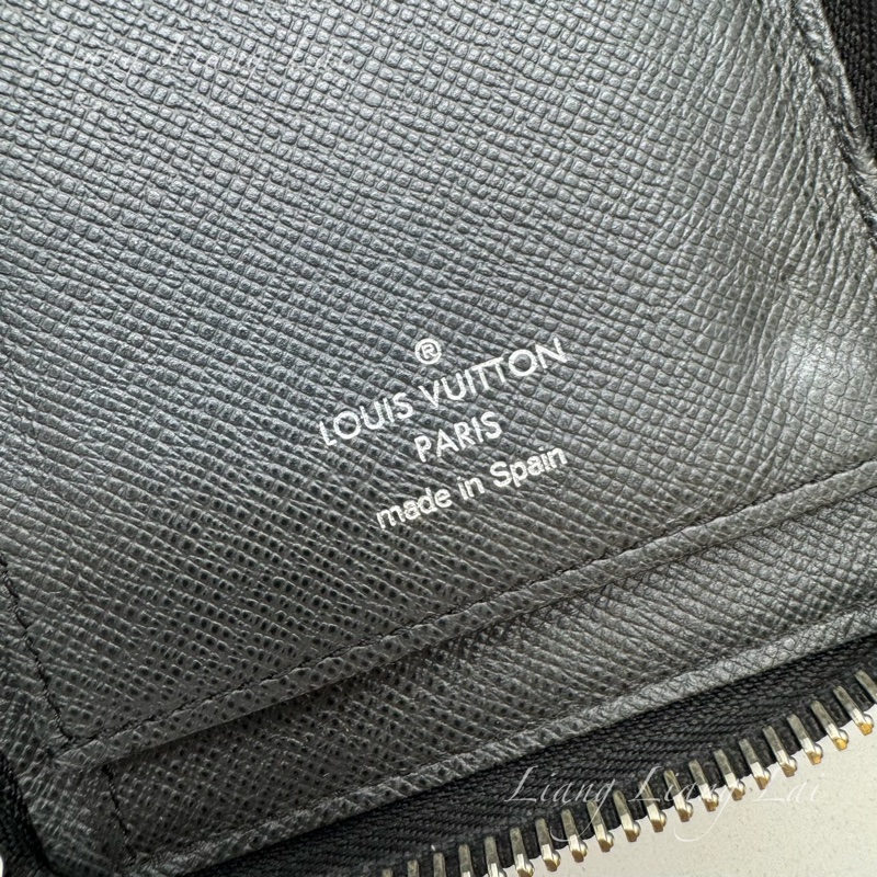 LOUIS VUITTON LV Taiga皮革拉鍊墨黑色長夾已-2