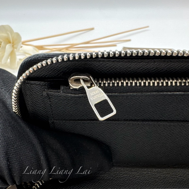 LOUIS VUITTON LV Taiga皮革拉鍊墨黑色長夾已-8