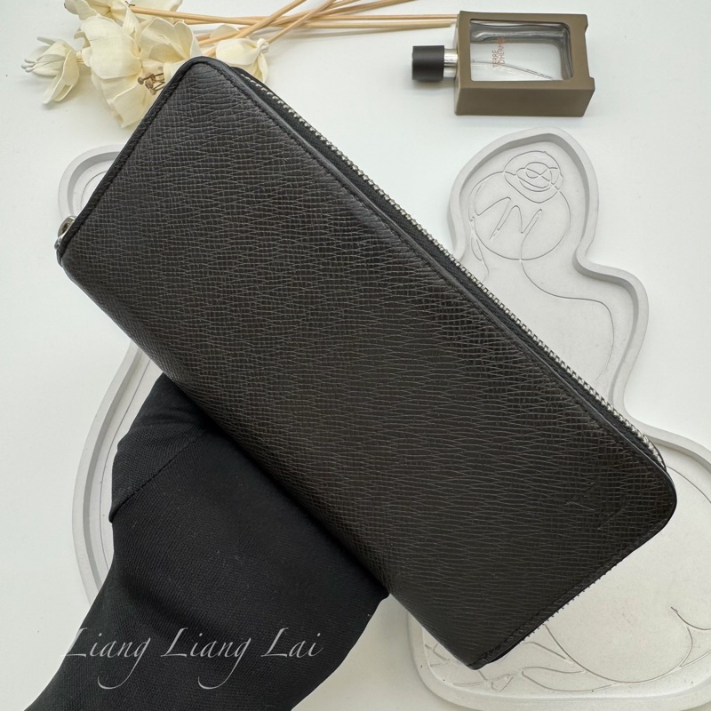 LOUIS VUITTON LV Taiga皮革拉鍊墨黑色長夾已-15