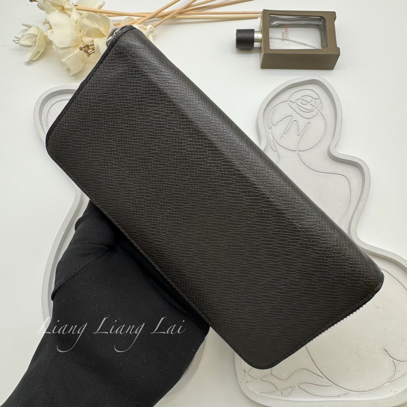 LOUIS VUITTON LV Taiga皮革拉鍊墨黑色長夾已-16