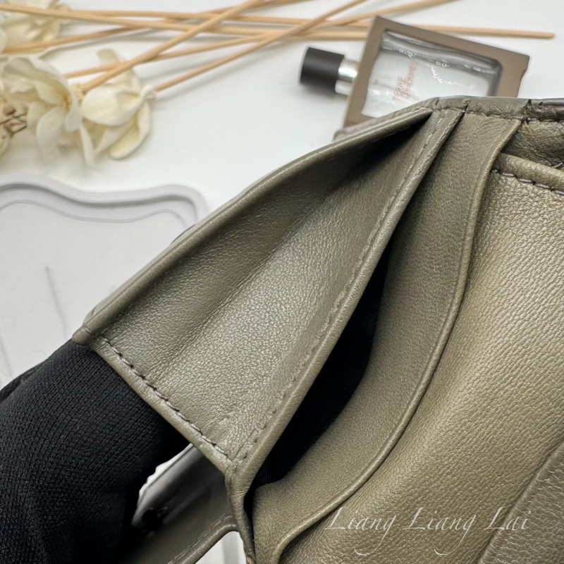 BOTTEGA VENETA BV橄欖綠小羊皮對開短夾-17