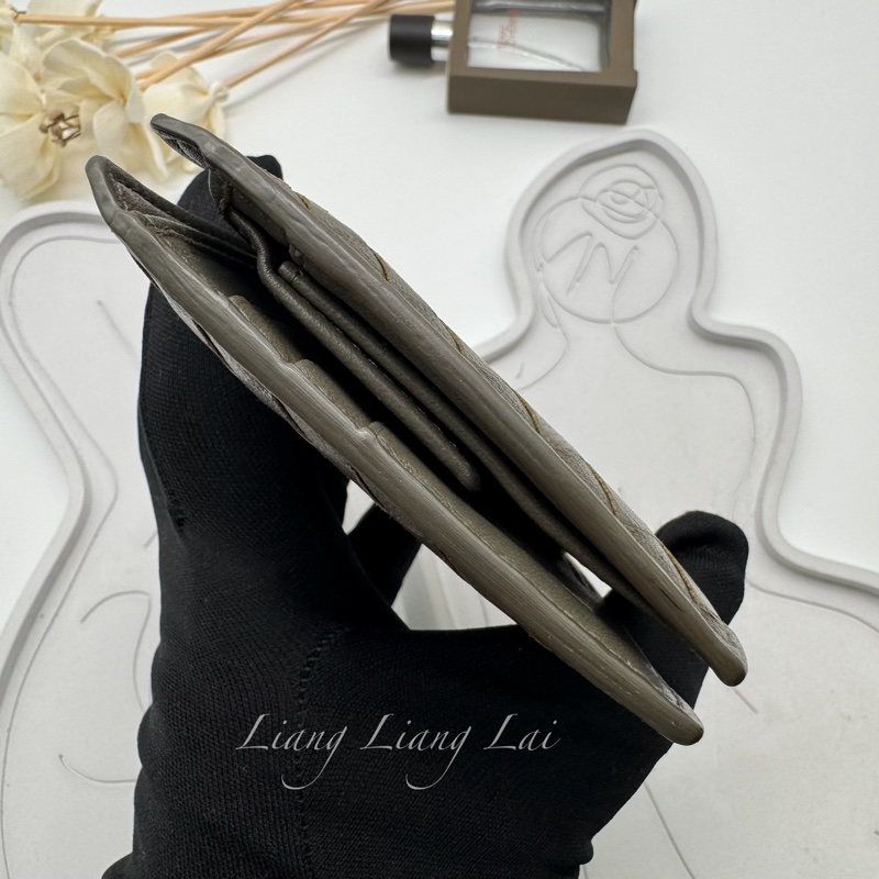 BOTTEGA VENETA BV橄欖綠小羊皮對開短夾-23