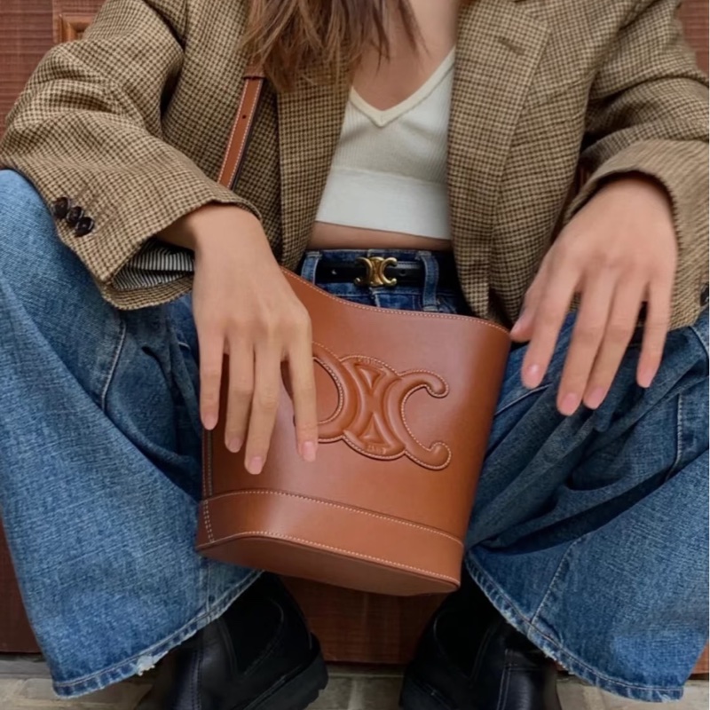 CELINE賽琳凱旋門水桶包 🥐焦糖色-0