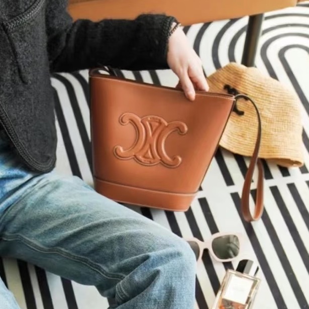 CELINE賽琳凱旋門水桶包 🥐焦糖色-2