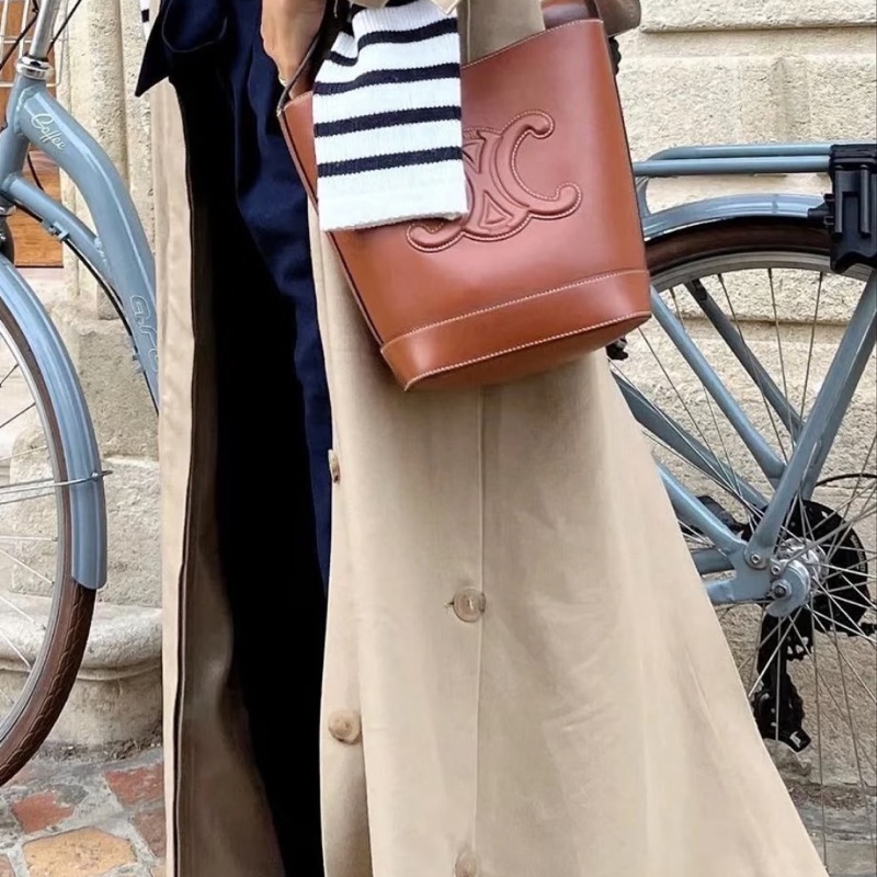 CELINE賽琳凱旋門水桶包 🥐焦糖色-3