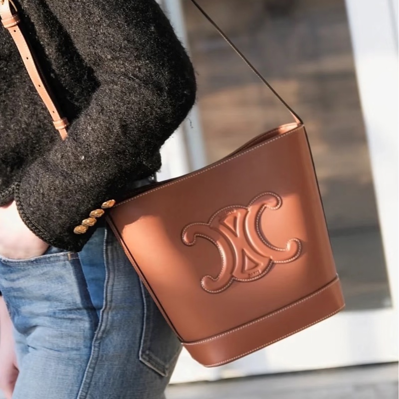 CELINE賽琳凱旋門水桶包 🥐焦糖色-6