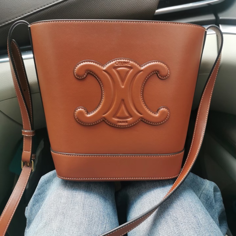 CELINE賽琳凱旋門水桶包 🥐焦糖色-7