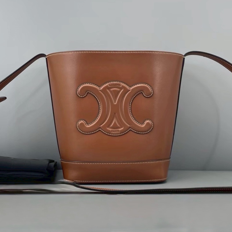 CELINE賽琳凱旋門水桶包 🥐焦糖色-11