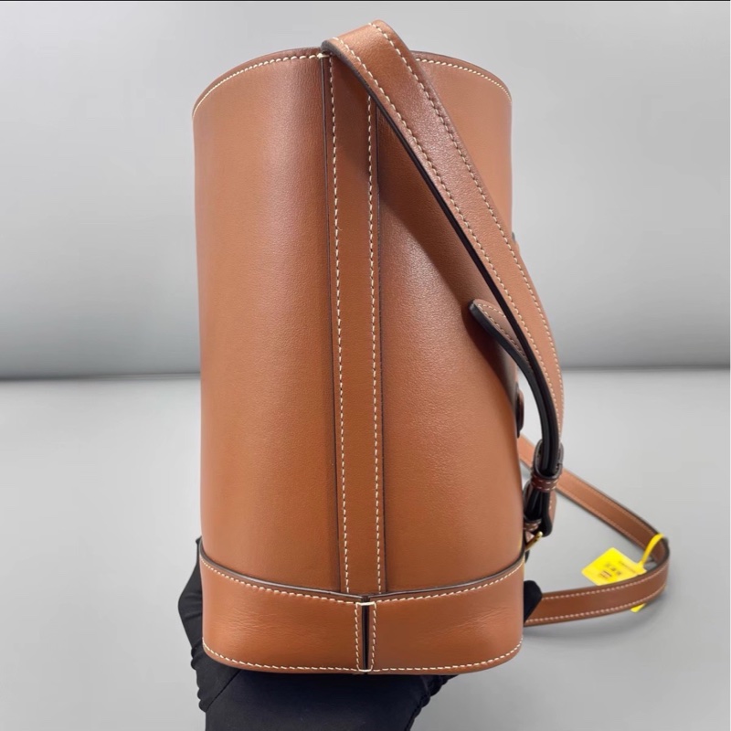 CELINE賽琳凱旋門水桶包 🥐焦糖色-14