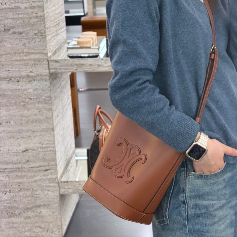 CELINE賽琳凱旋門水桶包 🥐焦糖色-19