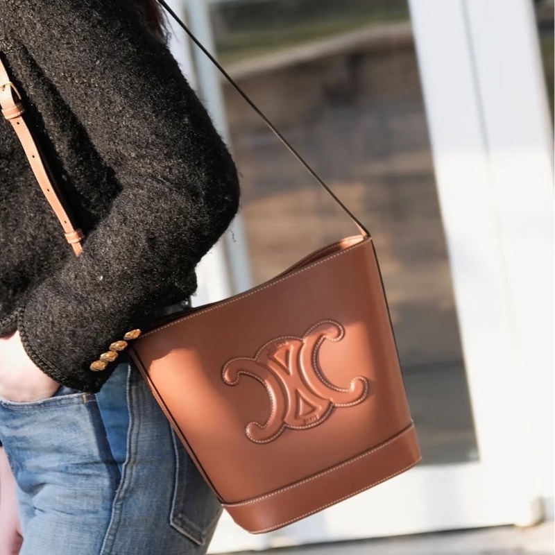 CELINE賽琳凱旋門水桶包 🥐焦糖色-23