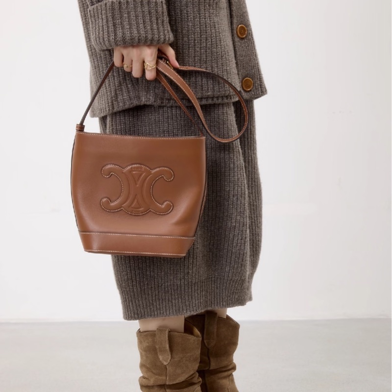 CELINE賽琳凱旋門水桶包 🥐焦糖色-30