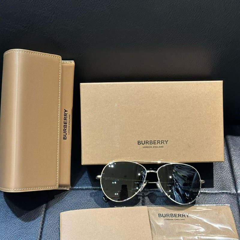 💎Han's house精品服飾💎BURBERRY 立體字母 LOGO 墨鏡 太陽眼鏡-0