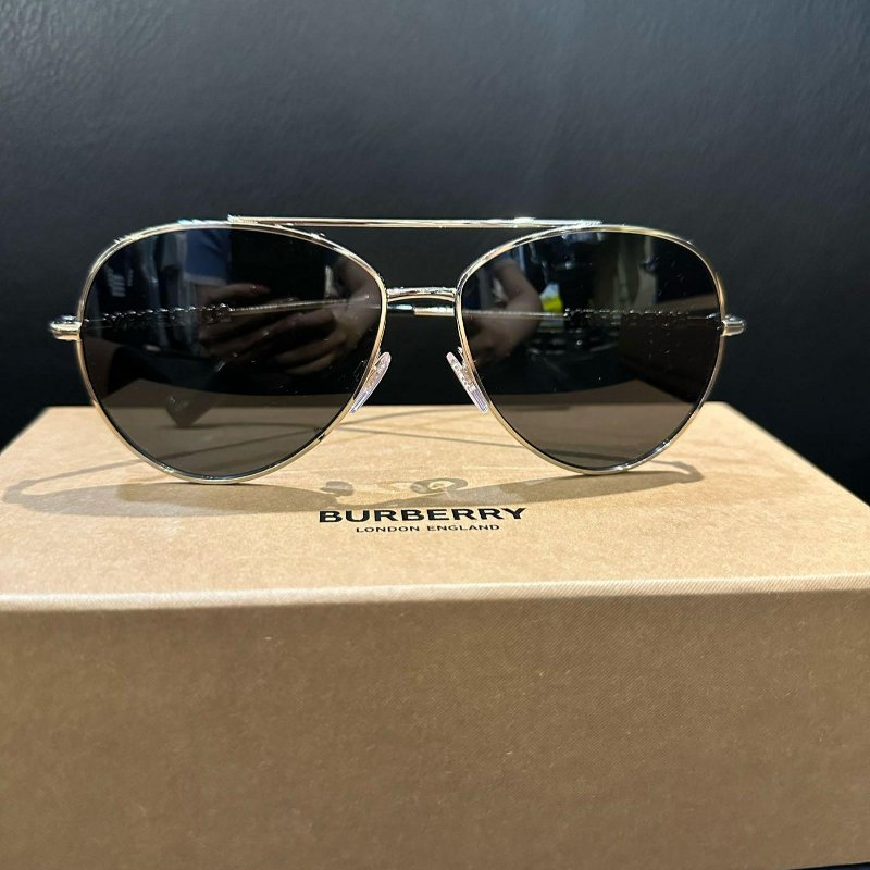 💎Han's house精品服飾💎BURBERRY 立體字母 LOGO 墨鏡 太陽眼鏡-2