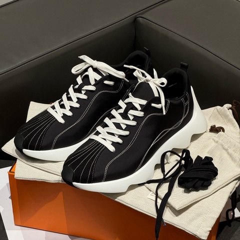 閒置新未使用Hermes 愛馬仕黑白熊貓運動休閒鞋 42碼