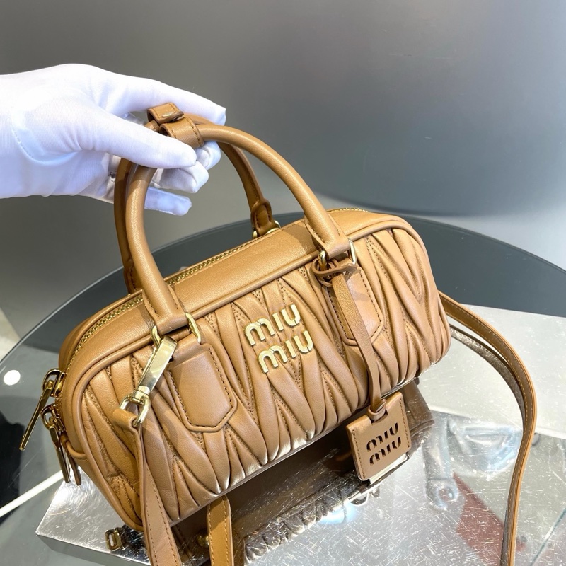 Miu Miu 焦糖色 褶皱保龄球-1