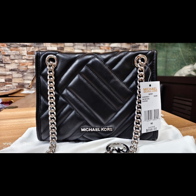 Michael Kors（MK）黑色小羊皮單肩包。-0