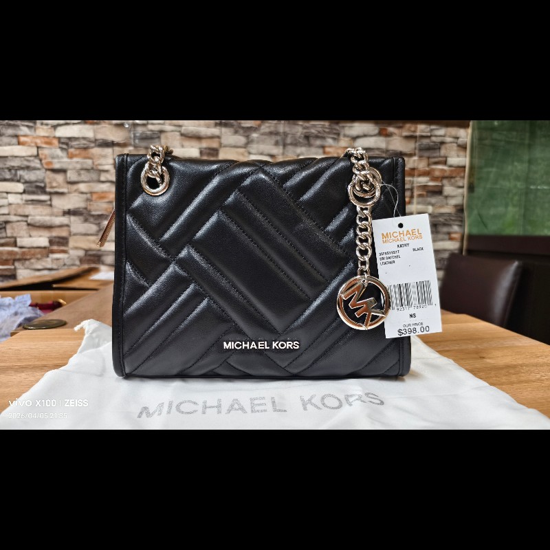 Michael Kors（MK）黑色小羊皮單肩包。-9