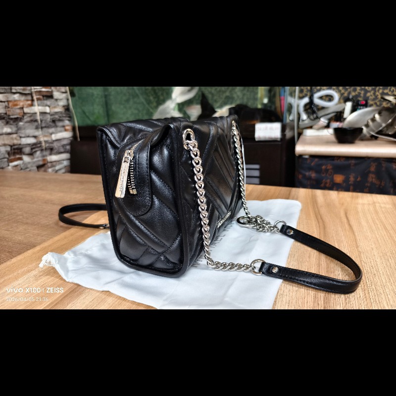 Michael Kors（MK）黑色小羊皮單肩包。-13