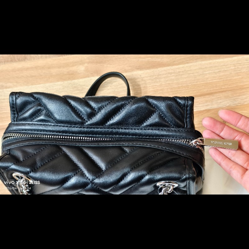 Michael Kors（MK）黑色小羊皮單肩包。-20