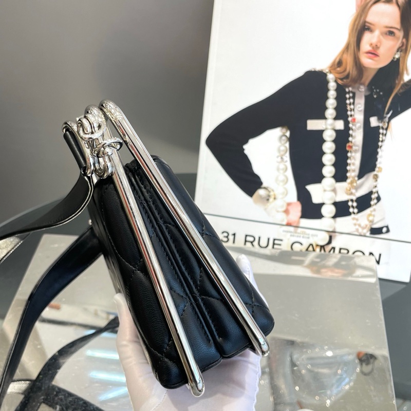 Chanel香奈儿银杆晚宴盒子包-3