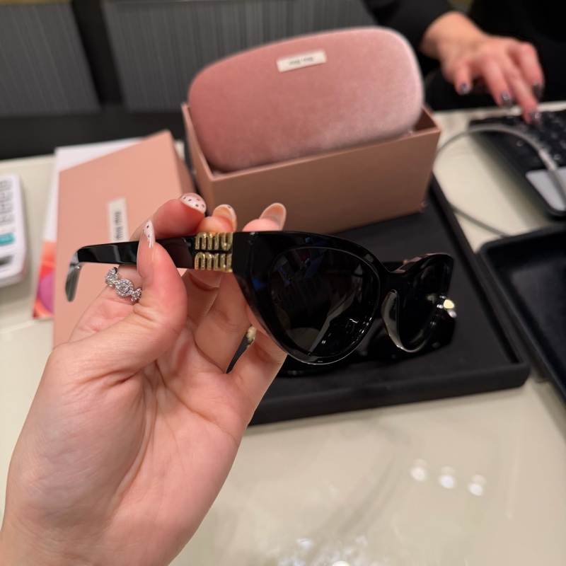 miu miu 26新款貓眼墨鏡-0