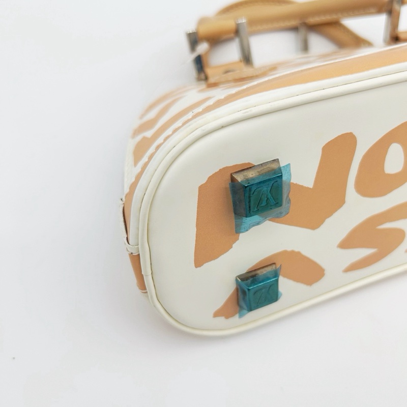 「JL精品代購」lv 限量裸色塗鴉貝殼手提包-5
