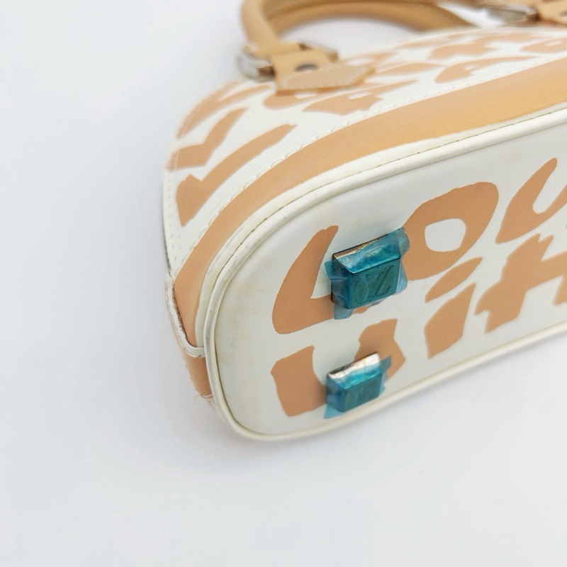 「JL精品代購」lv 限量裸色塗鴉貝殼手提包-7