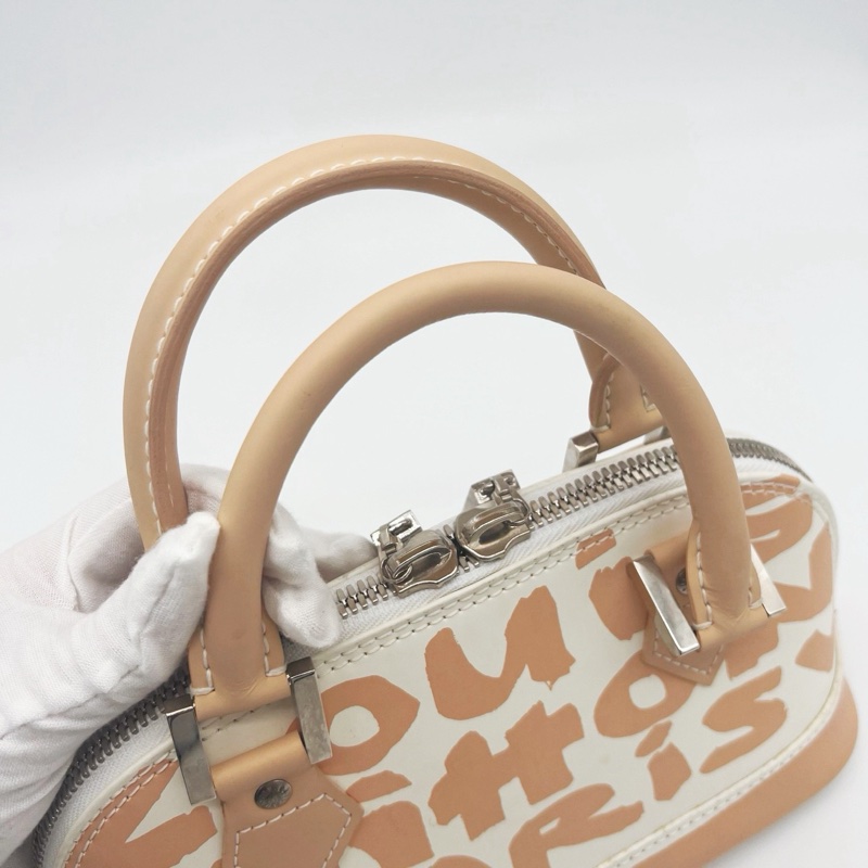 「JL精品代購」lv 限量裸色塗鴉貝殼手提包-10