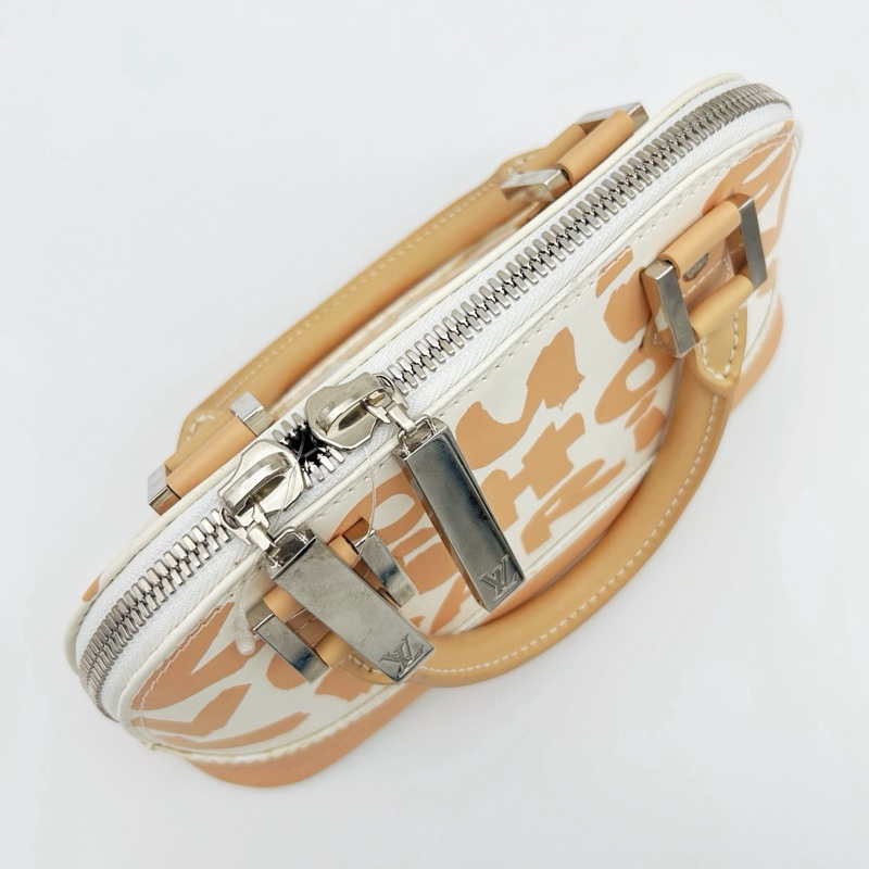 「JL精品代購」lv 限量裸色塗鴉貝殼手提包-12