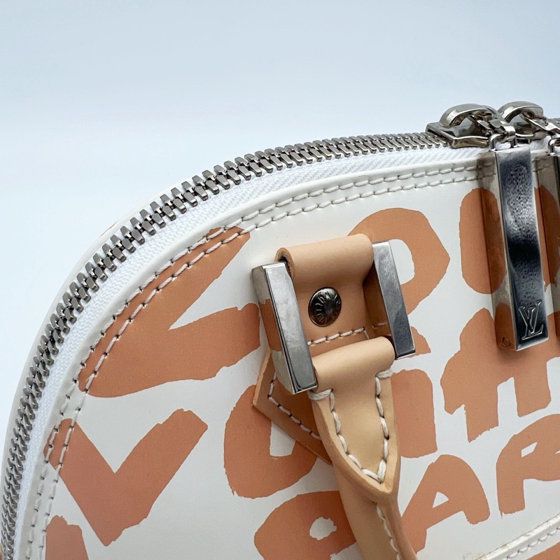 「JL精品代購」lv 限量裸色塗鴉貝殼手提包-13