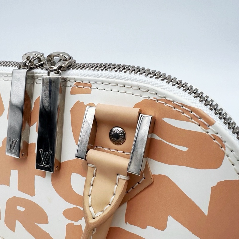 「JL精品代購」lv 限量裸色塗鴉貝殼手提包-14