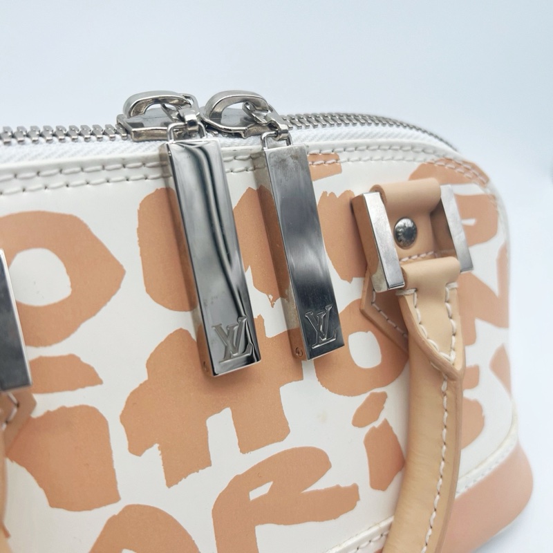 「JL精品代購」lv 限量裸色塗鴉貝殼手提包-15