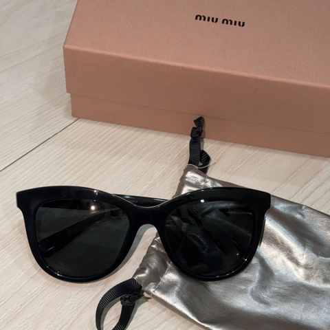 miu miu 經典款墨鏡