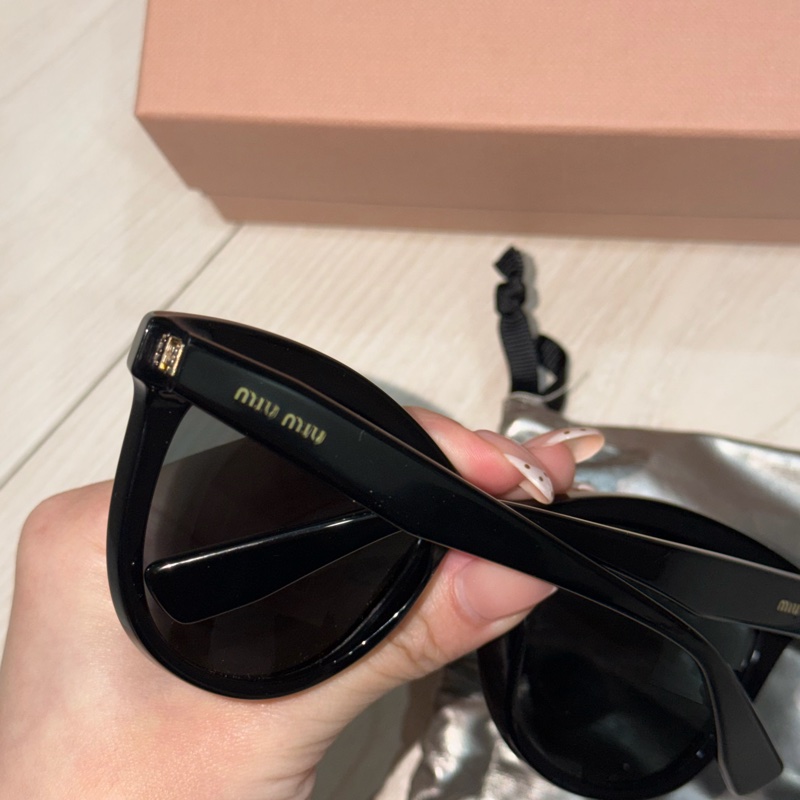 miu miu 經典款墨鏡-1