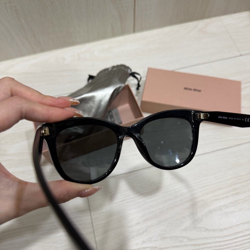 miu miu 經典款墨鏡-3