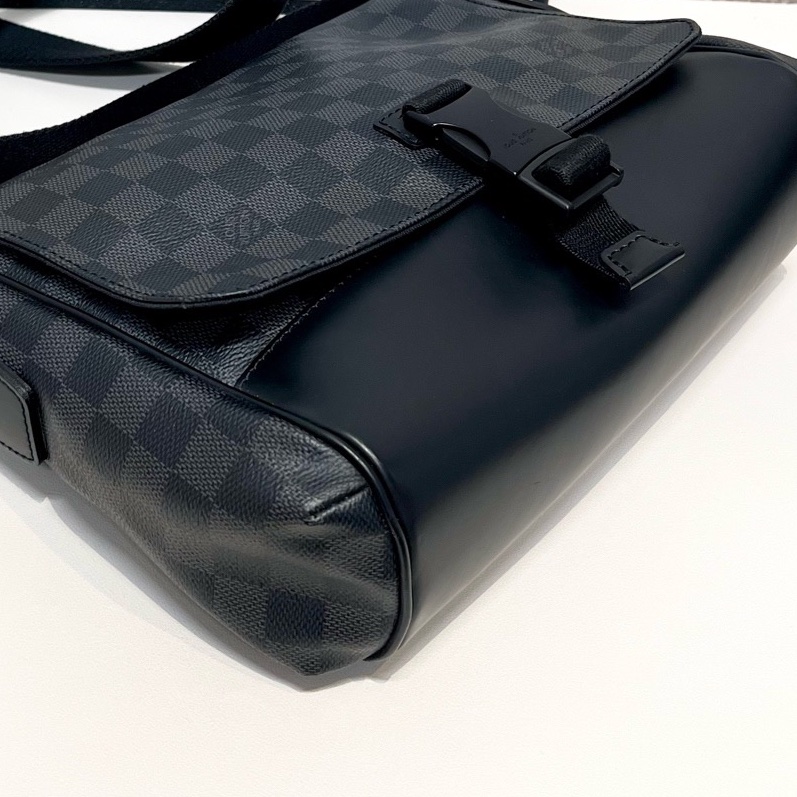 LouisVuitton路易威登 黑棋盤格翻蓋郵差包 編碼 肩帶長短可調 單肩斜挎包 底長: 30cm-2