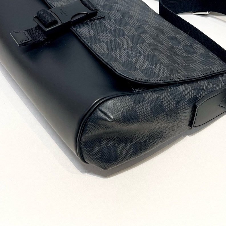 LouisVuitton路易威登 黑棋盤格翻蓋郵差包 編碼 肩帶長短可調 單肩斜挎包 底長: 30cm-3